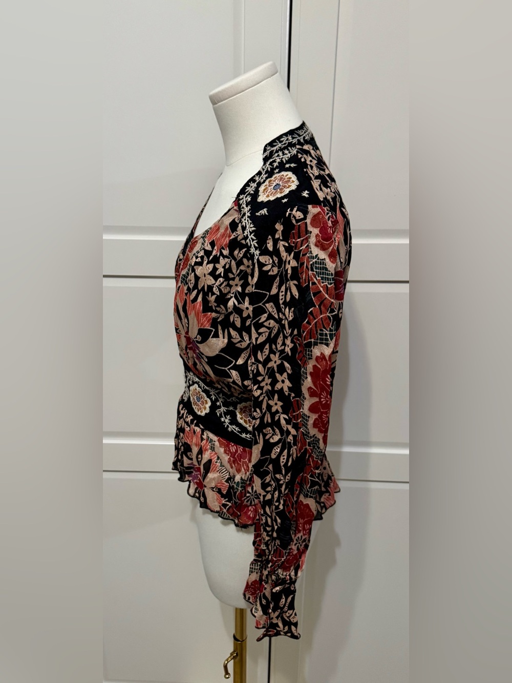 NKN Nekane Barcelona Andini Printed V-Neck Peplum Blouse Black & Blush Floral Sm - Picture 10 of 14